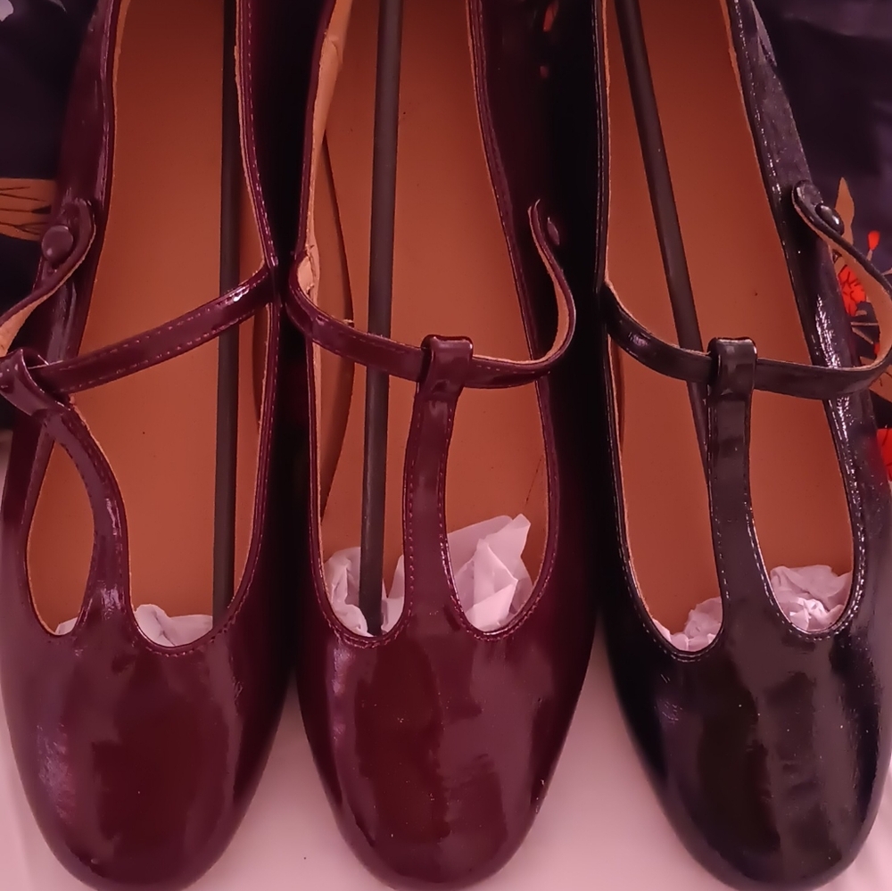 Black patent t-strap flat
